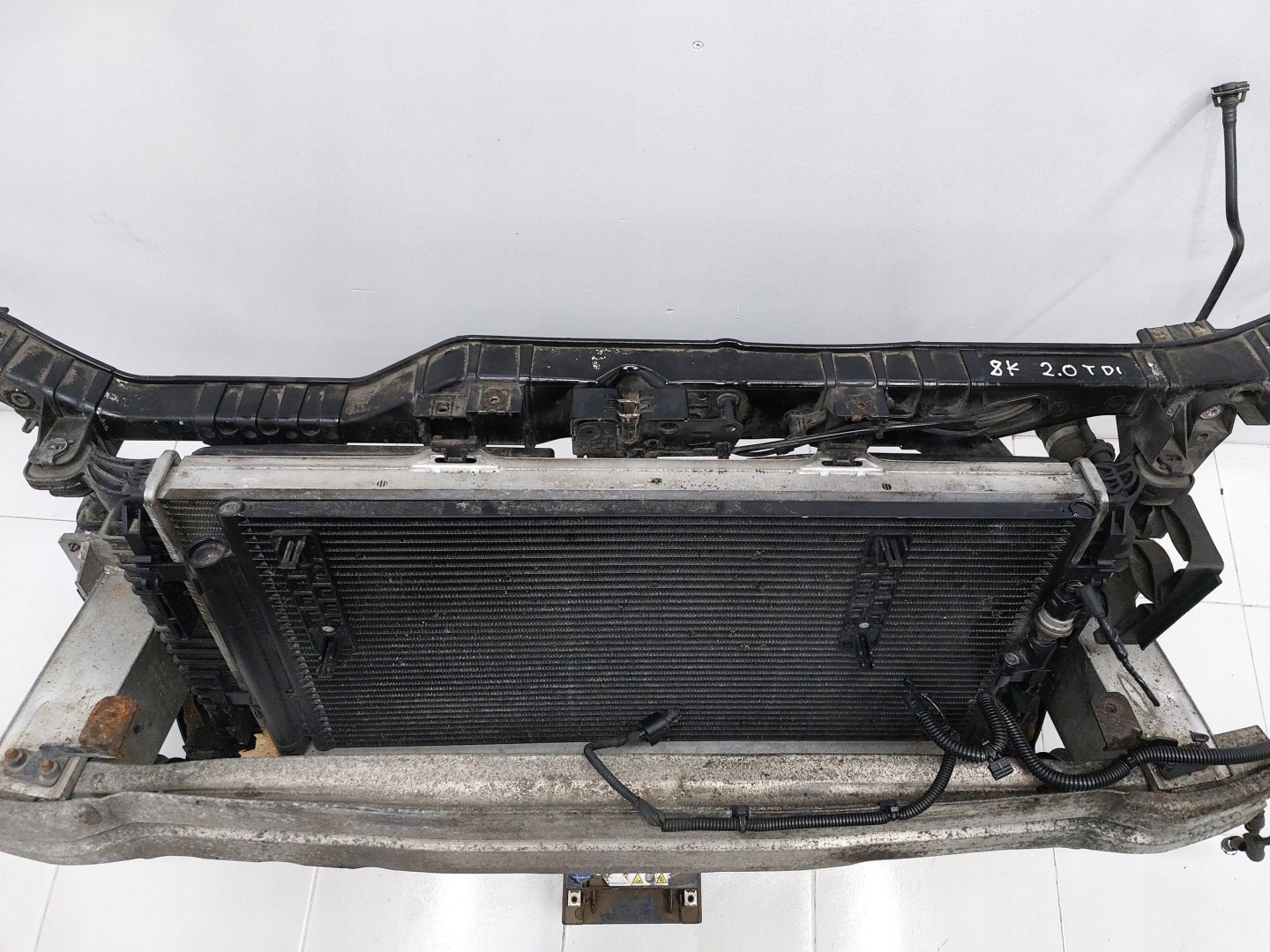 AUDI A4 B8 08-11r 2.0 TDI front panel, wall radiator fan blinds air line