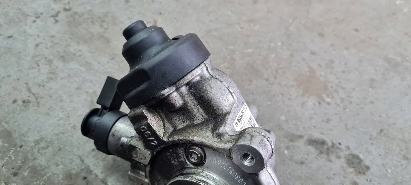 A4 B9 8W injection pump 2.0 TDI 04L130755D A5 8W Q5 80A