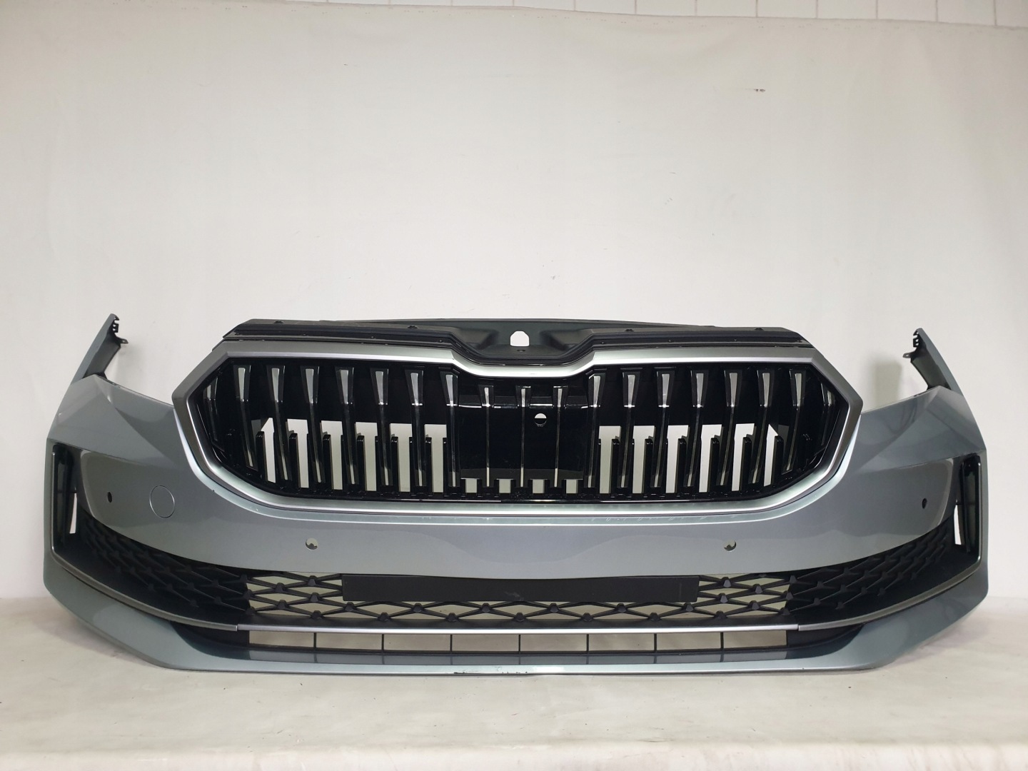 SKODA SUPERB IV 3P0 23-> bumper front front 6 x PDC cover 3P0807221