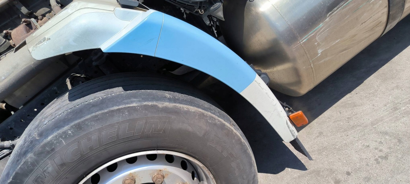 mudguard left front IVECO STRALIS AS440ST/P LNG