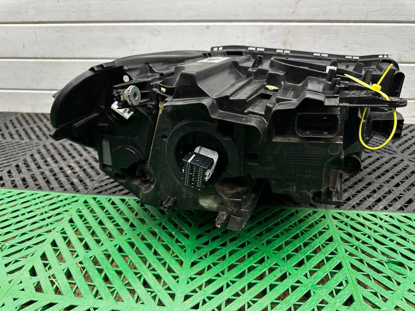 light front side left BMW X1 F48 LCI 5A01171