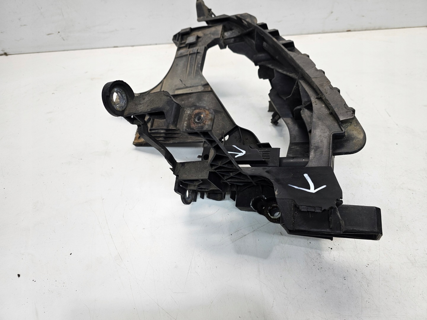 support REFLEKTORA left AUDI A4 B8 LIFT 8K0805607B