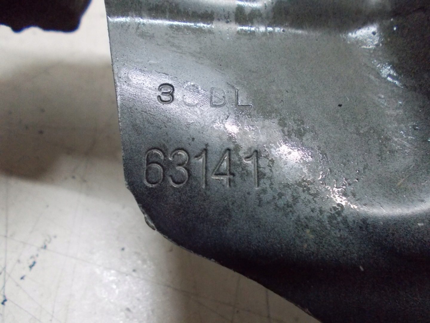 RENAULT LATITUDE 3.0 DCI 12R Support plaque Aile Gauche Avant