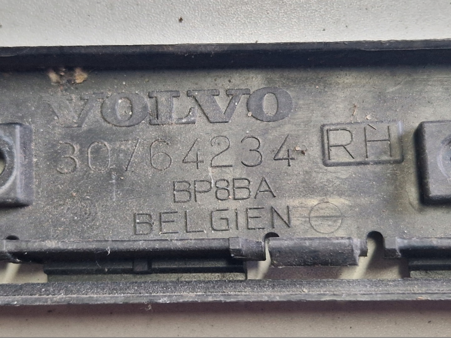 bumper bracket right rear part VOLVO V50 30764234