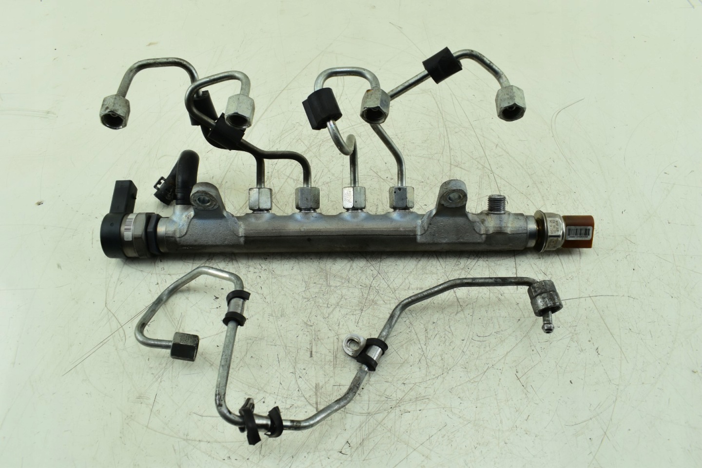 rampe injection VW PASSAT B7 GOLF VI AUDI A3 8P 2.0 TDI 03L130089