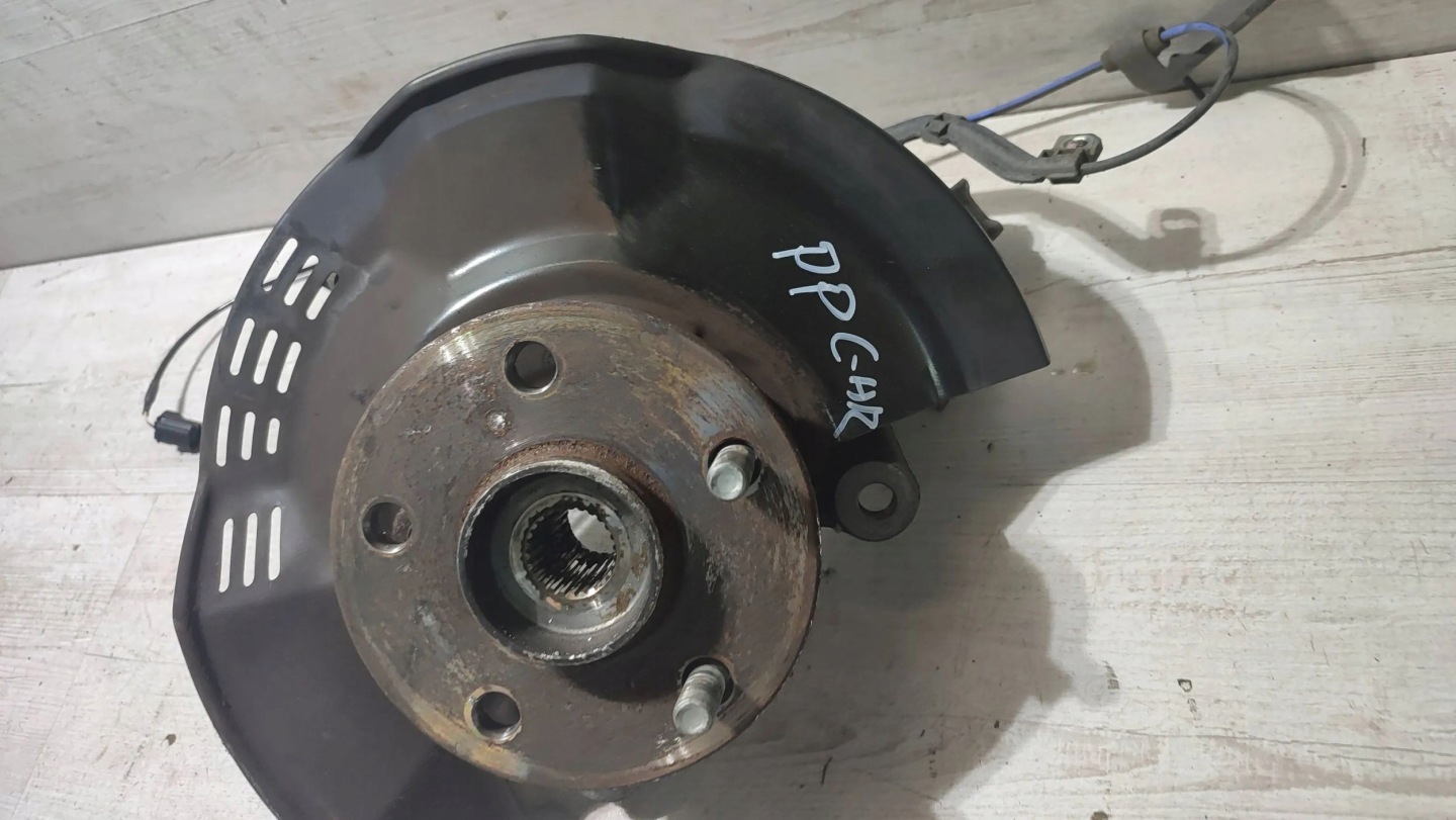 Toyota C-HR and 2019 front side right swing wheels