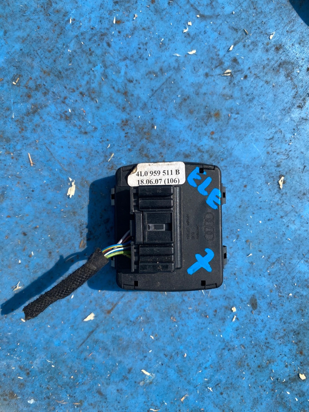 Interrupteur Arrière du capot Audi Q7 4L 4L0959511B