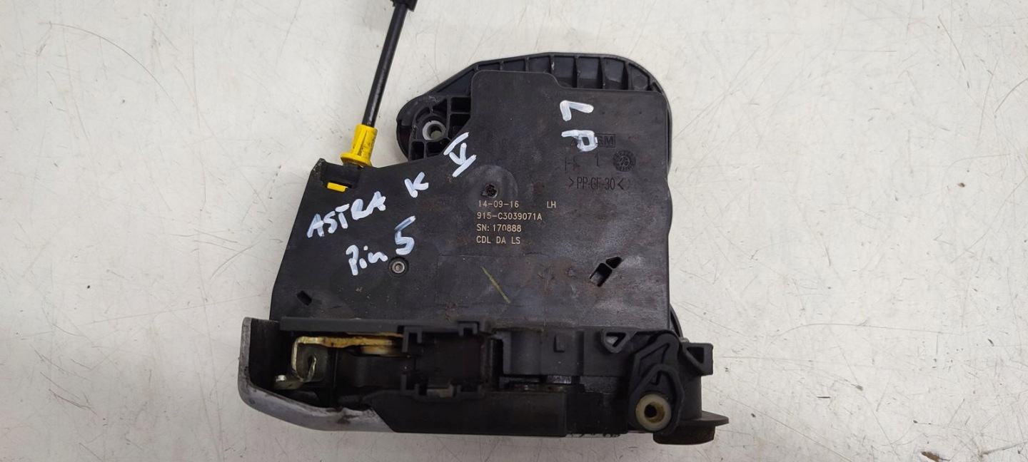 lock door front front left Opel Astra K