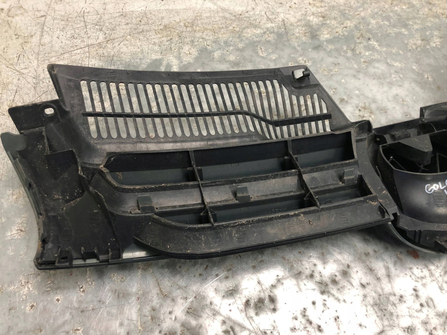 Grill Grill VW GOLF V 1K0853655C
