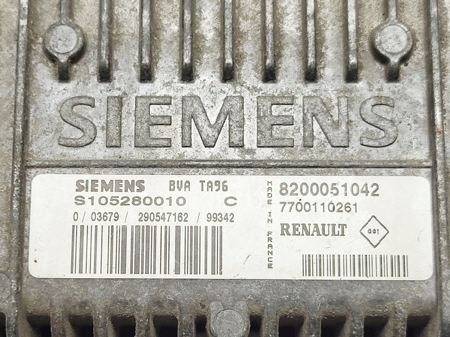 computer control unit of the engine RENAULT CLIO II 1.4B S105280010C 8200051042
