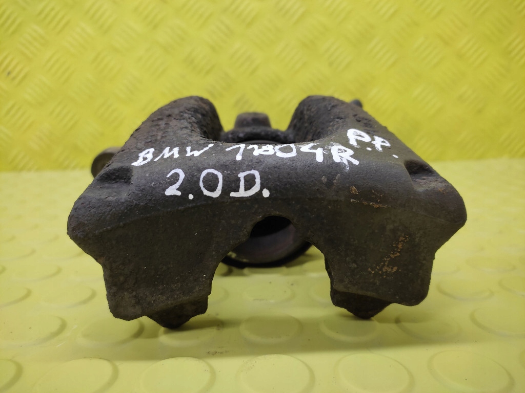 BMW 1 E87 2.0 D caliper right front