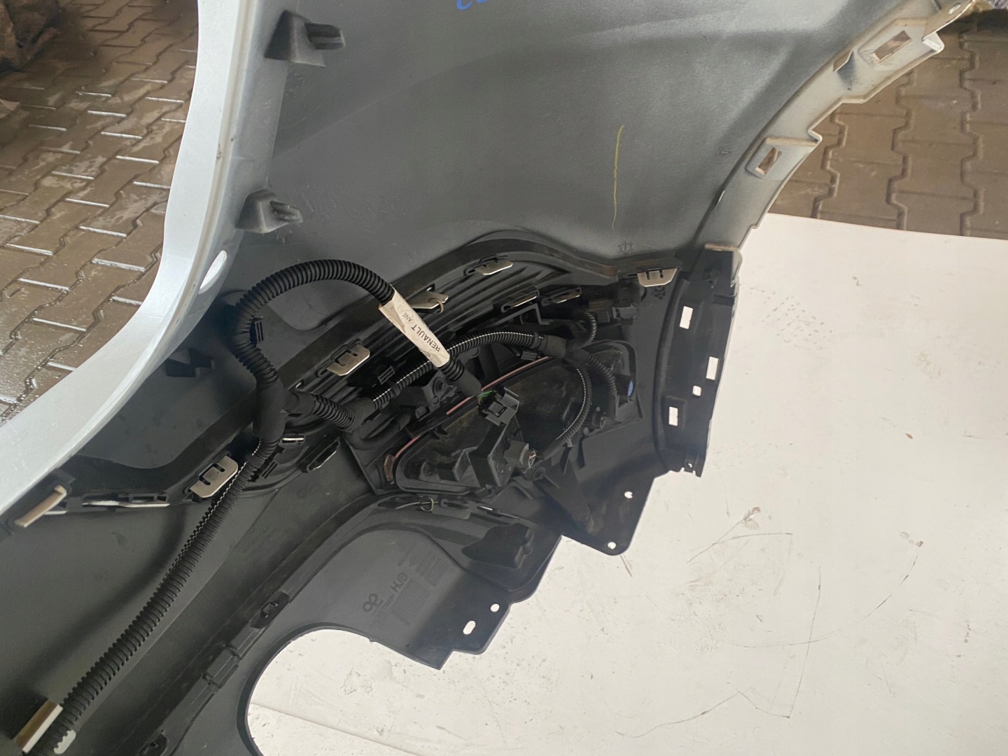 RENAULT CAPTUR II BUMPER REAR 6 PDC LIGHTS