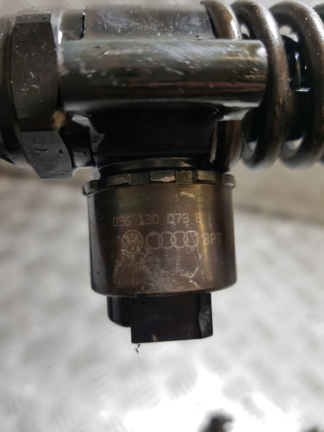 Pumpedüse VOLKSWAGEN TOURAN 1 03G130073B
