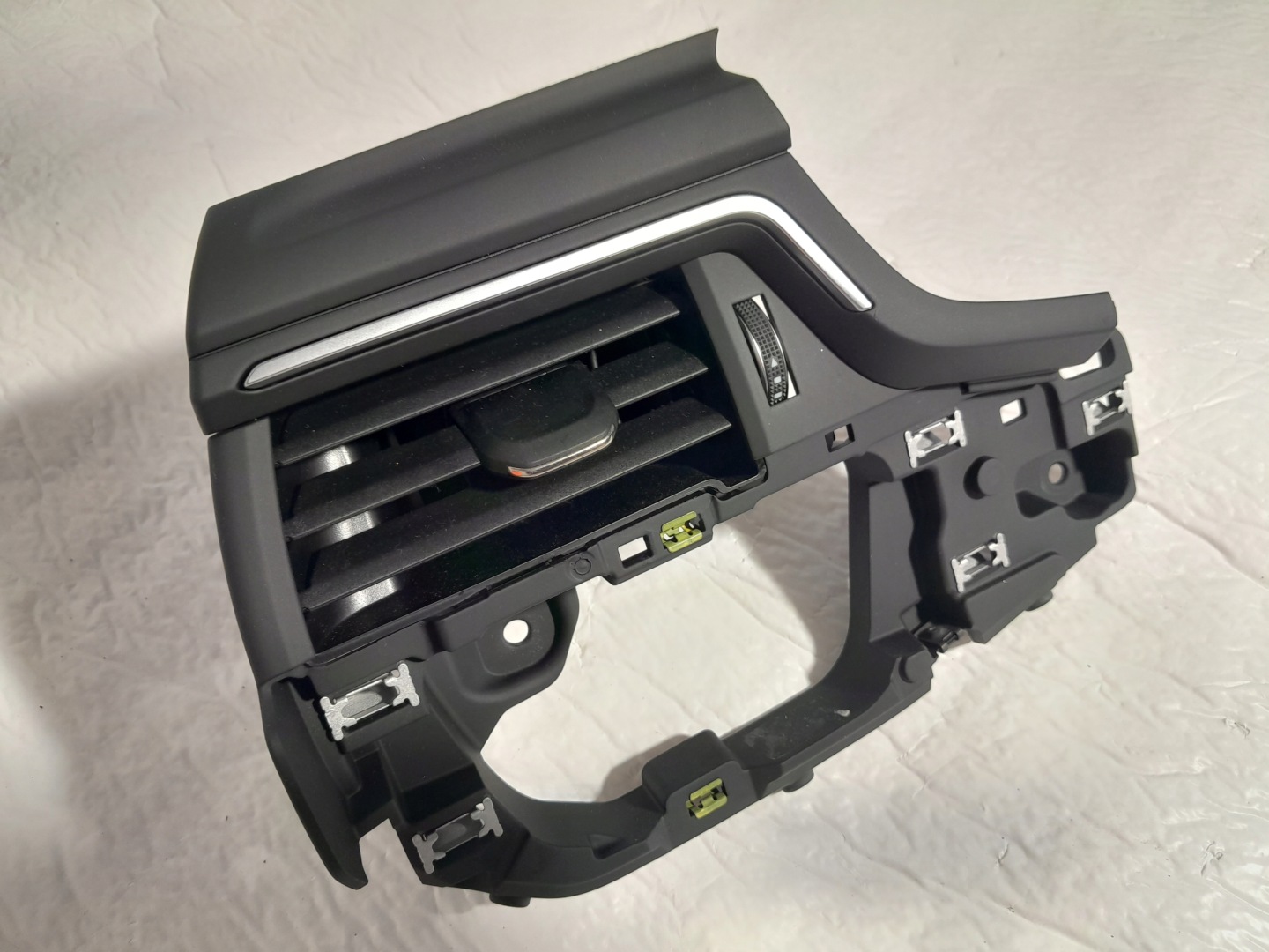 AUDI A4 B9 grid air conditioning devices 8W1820901