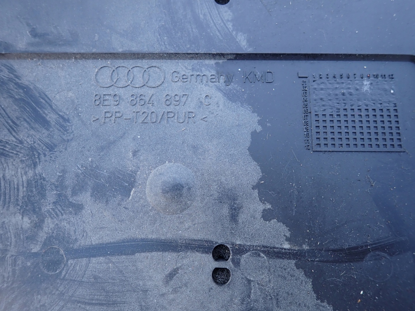 AUDI A4 B7 VERSCHLUSSSTOPFEN KOFFERRRAUMVERKLEIDUNG 8E9864897C