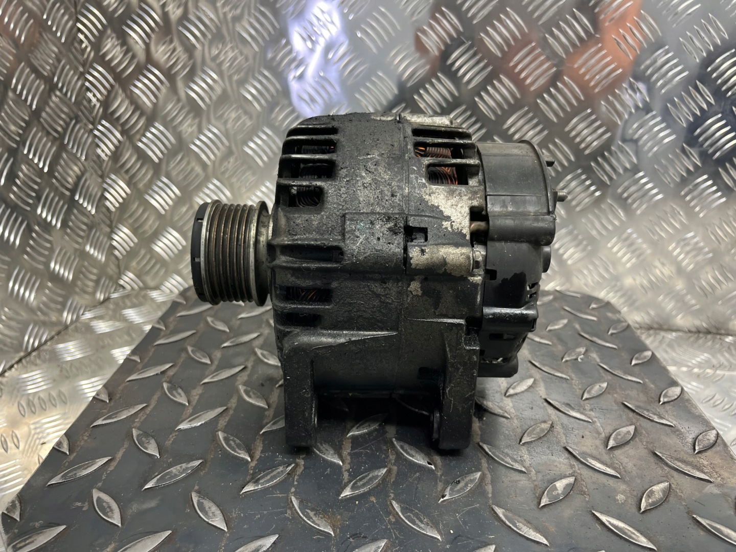 alternator RENAULT SCENIC 3 TG15C146 / 2606272A