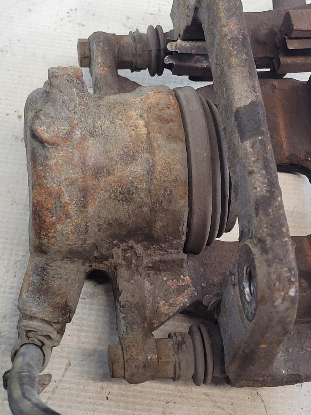 caliper brake left front JARZMO PEUGEOT 407 SW 1.8B 05r.