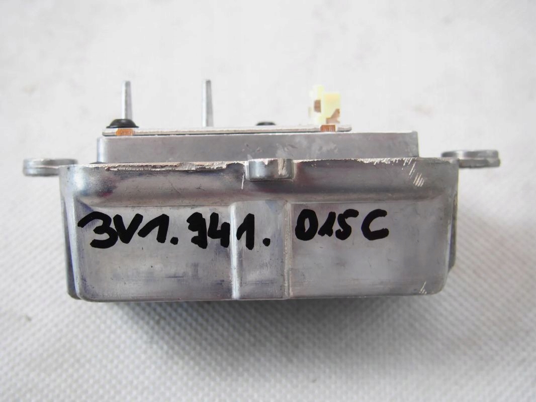 Skoda Superb 3 III 19r control unit module reflektor left FL Lift 2019
