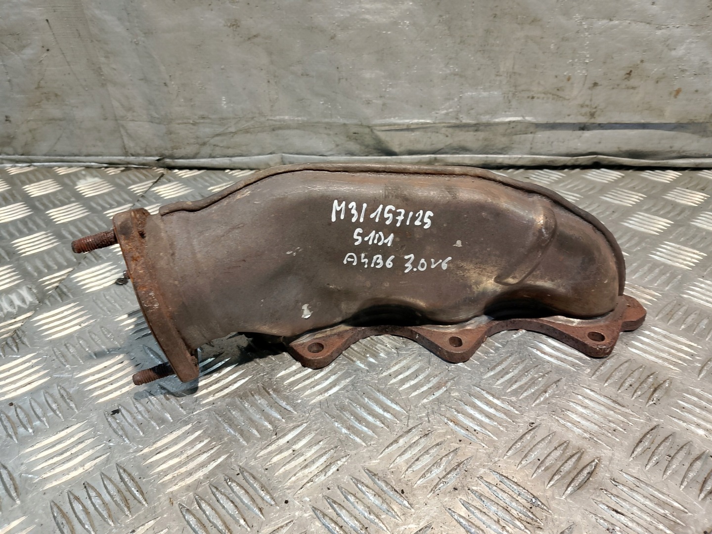 ispušna grana AUDI A4 B6 3.0 V6 06C253032H