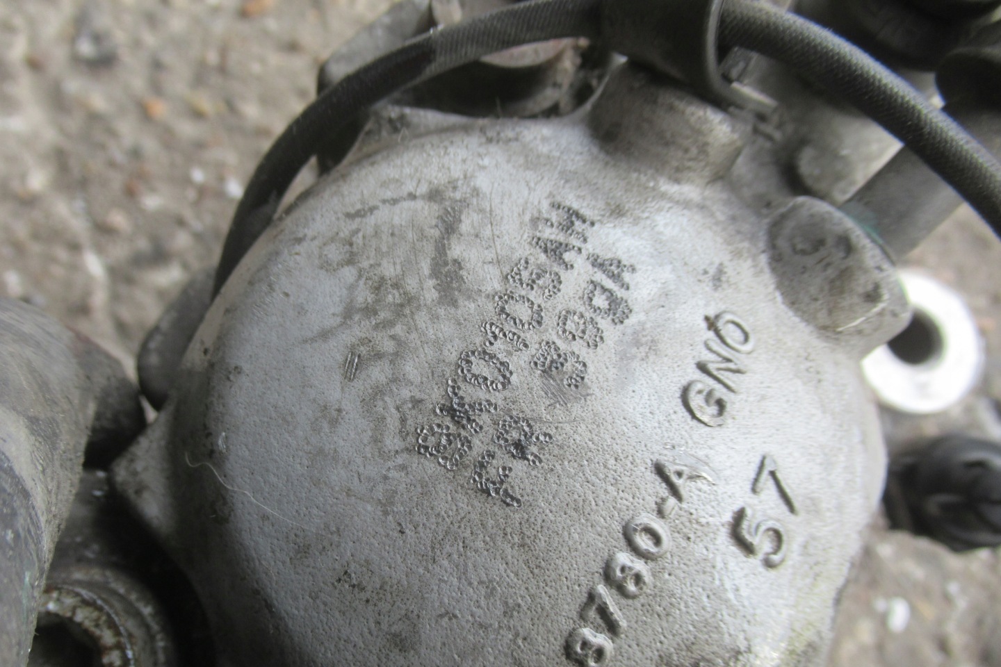 AUDI A4 B8 FL 2.0 TFSI 14R caliper brake left front