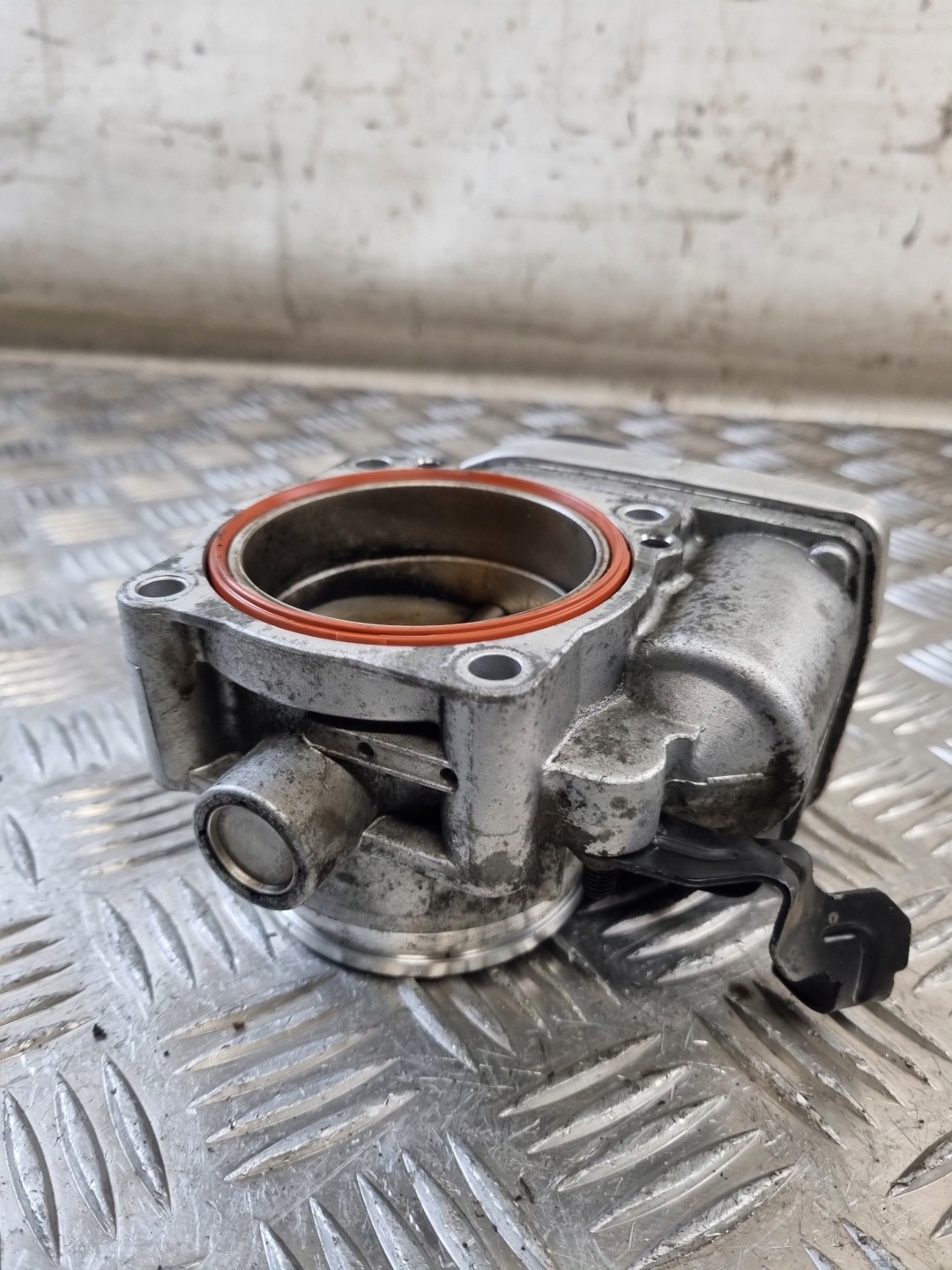 throttle flap BMW E39 520I