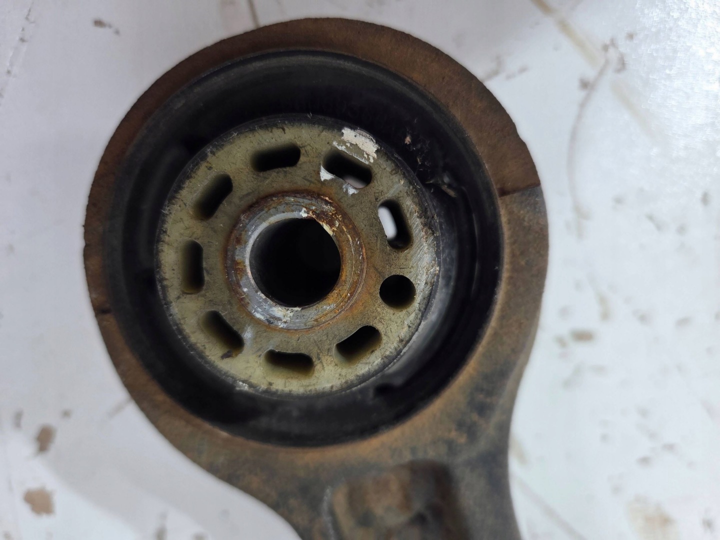 Fiat Freemont ,Dodge Journey arm front left 04766423 (Q678)
