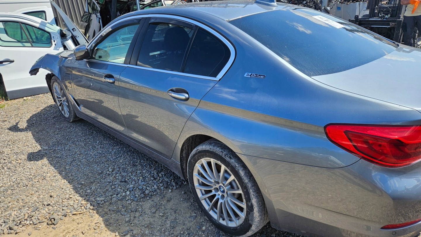 BMW 5 G30 G31 door left front left front colour c2y BLUESTONE