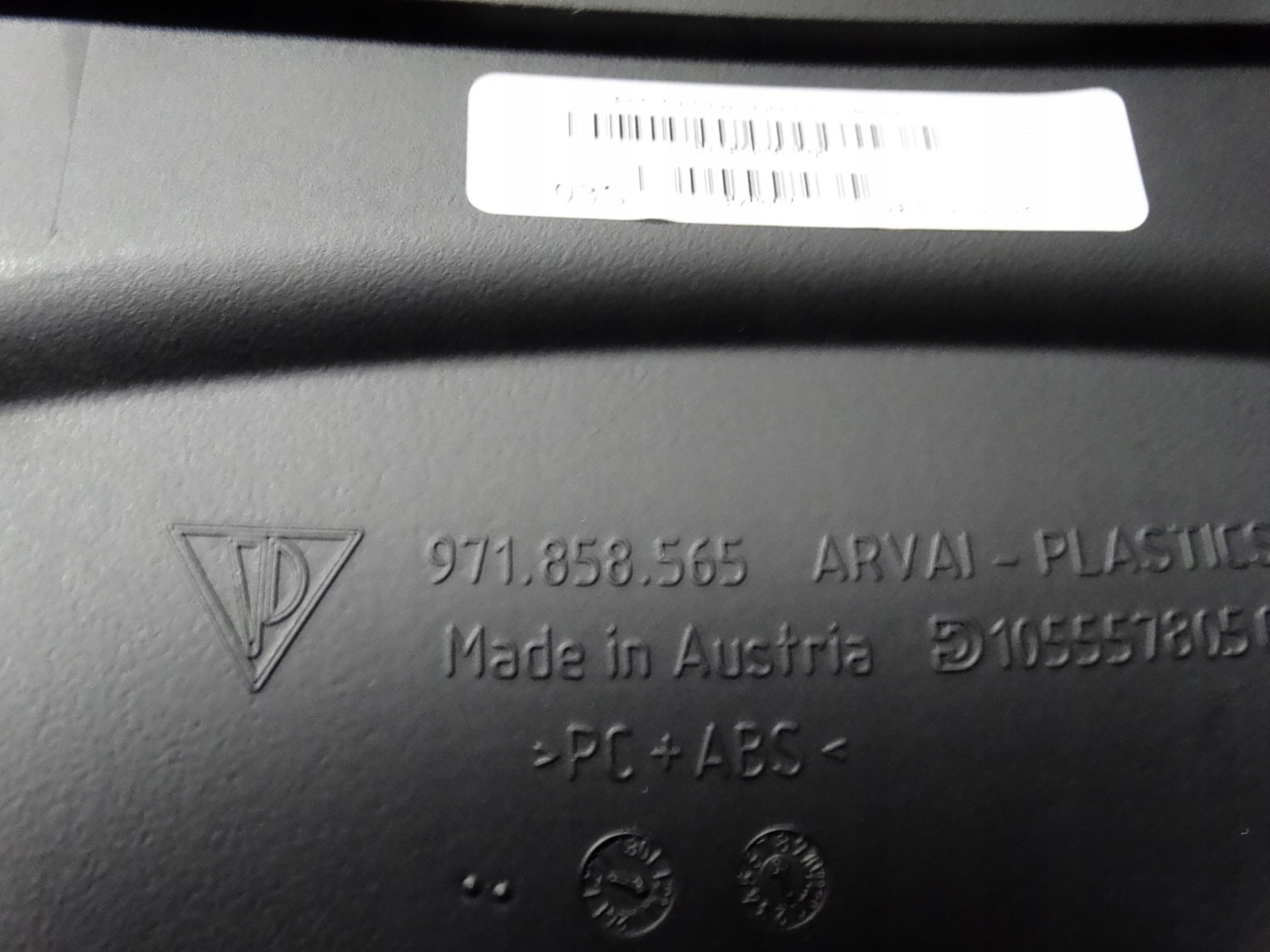 IDEALNA BLENDE ABDECKUNG DER LENKSÄULE DES LENKRADS PORSCHE TAYCAN 1