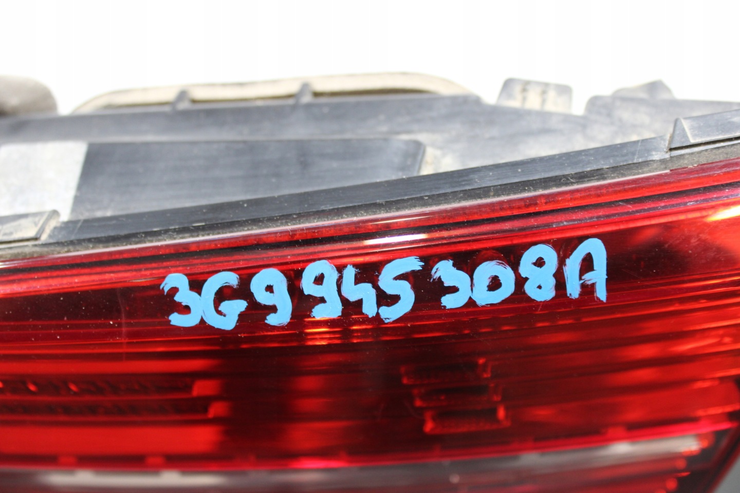 light bonnet right rear part 3G9945308A VW PASSAT B8 3G0 3G9