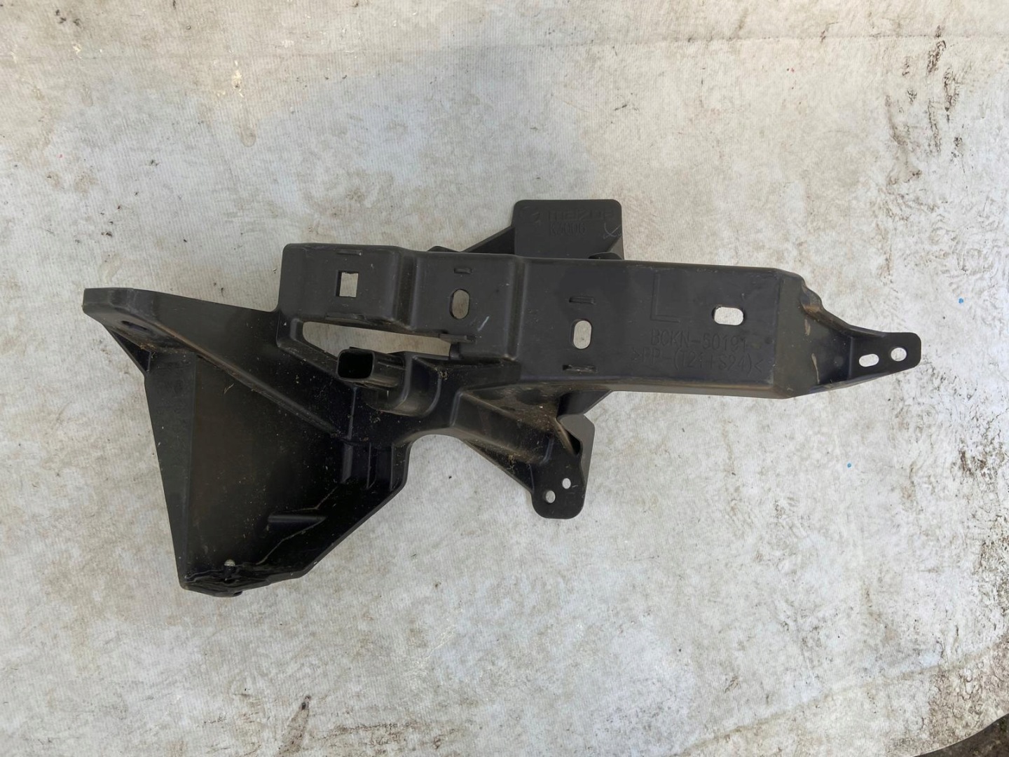 MAZDA 3 21R bumper bracket left front front bracket BCKN-50191