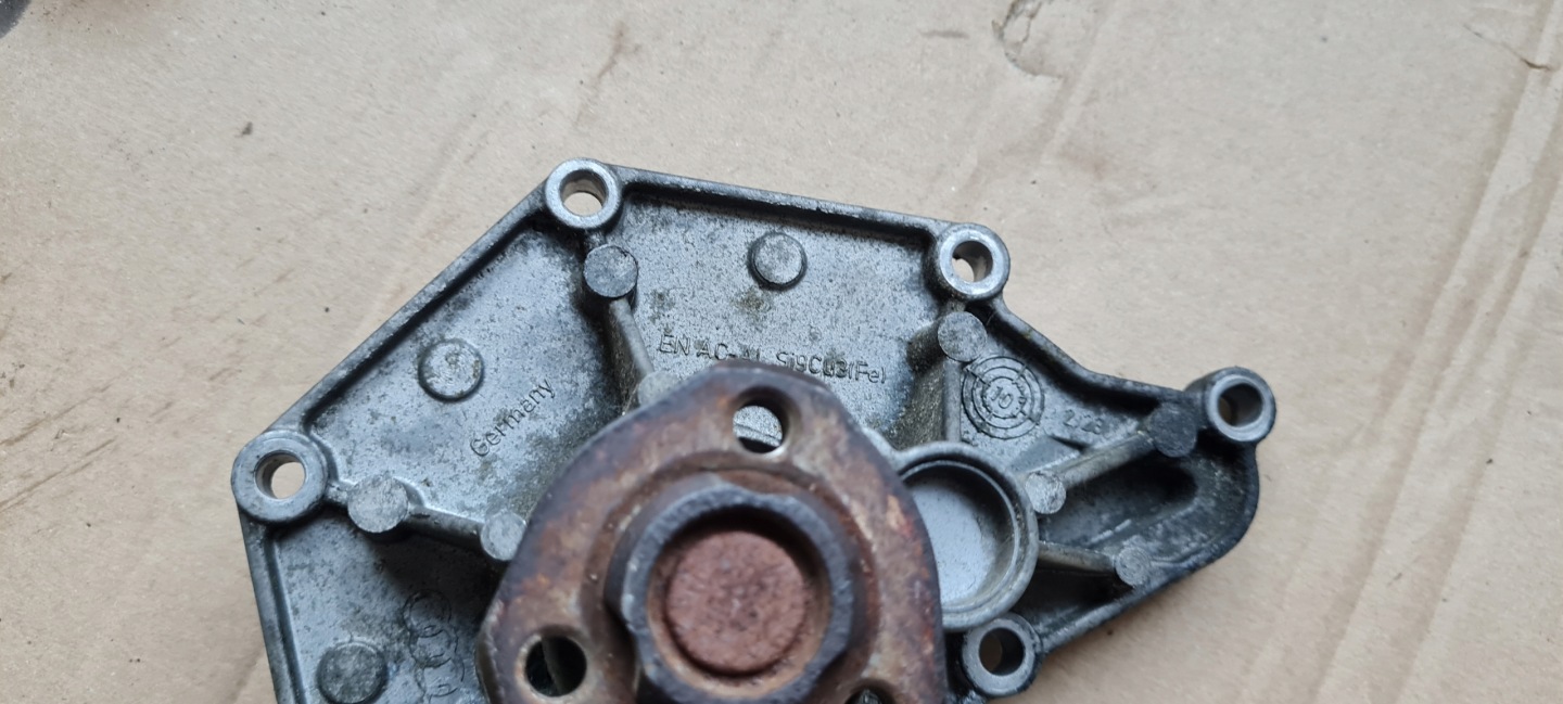 S4 B8 pumpa cirkulacije vode 3.0 TFSI 06E121 S5 CAK CBB