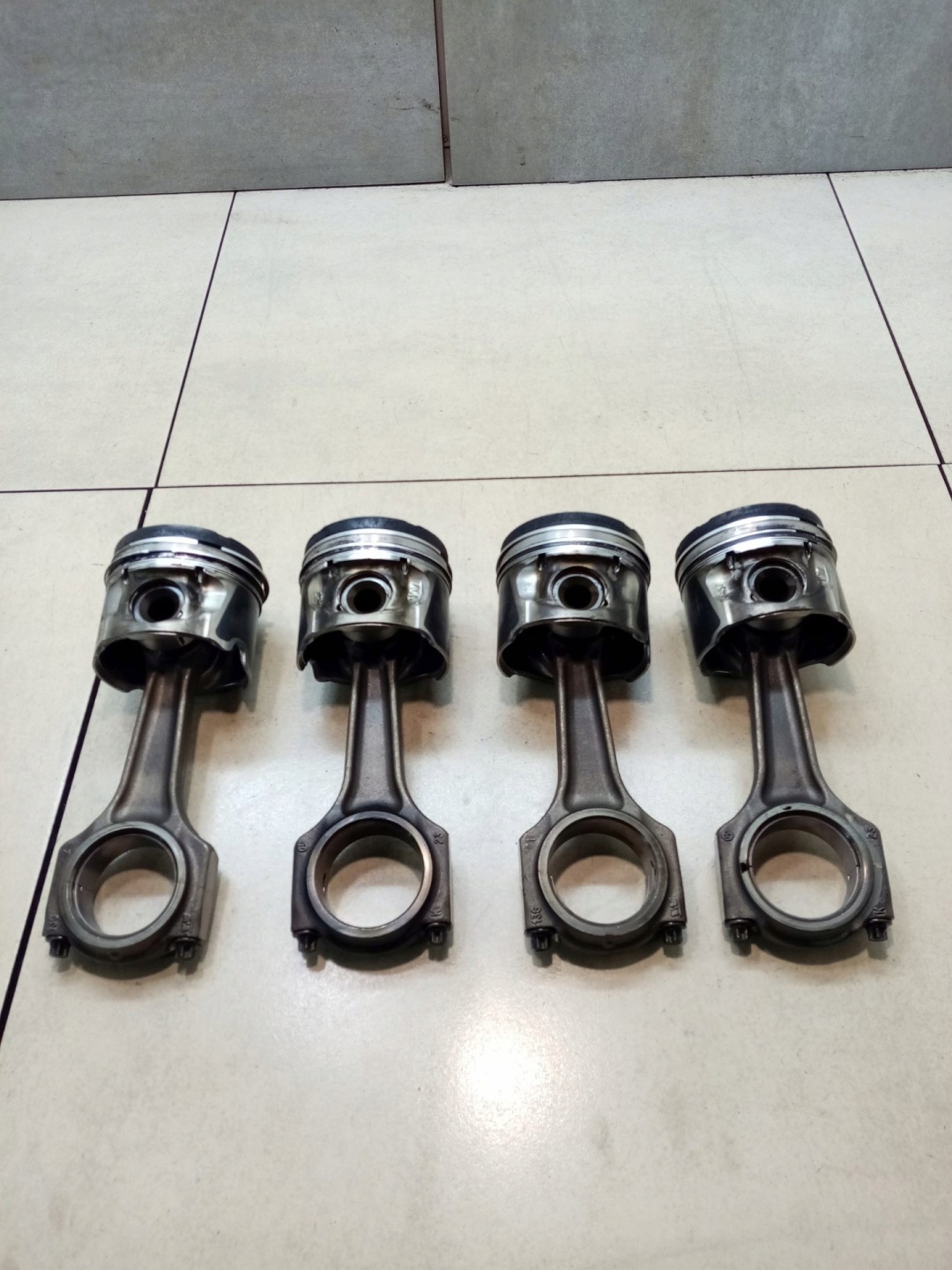 piston connecting rod VOYAGER IV 2.5 CRD 2090F
