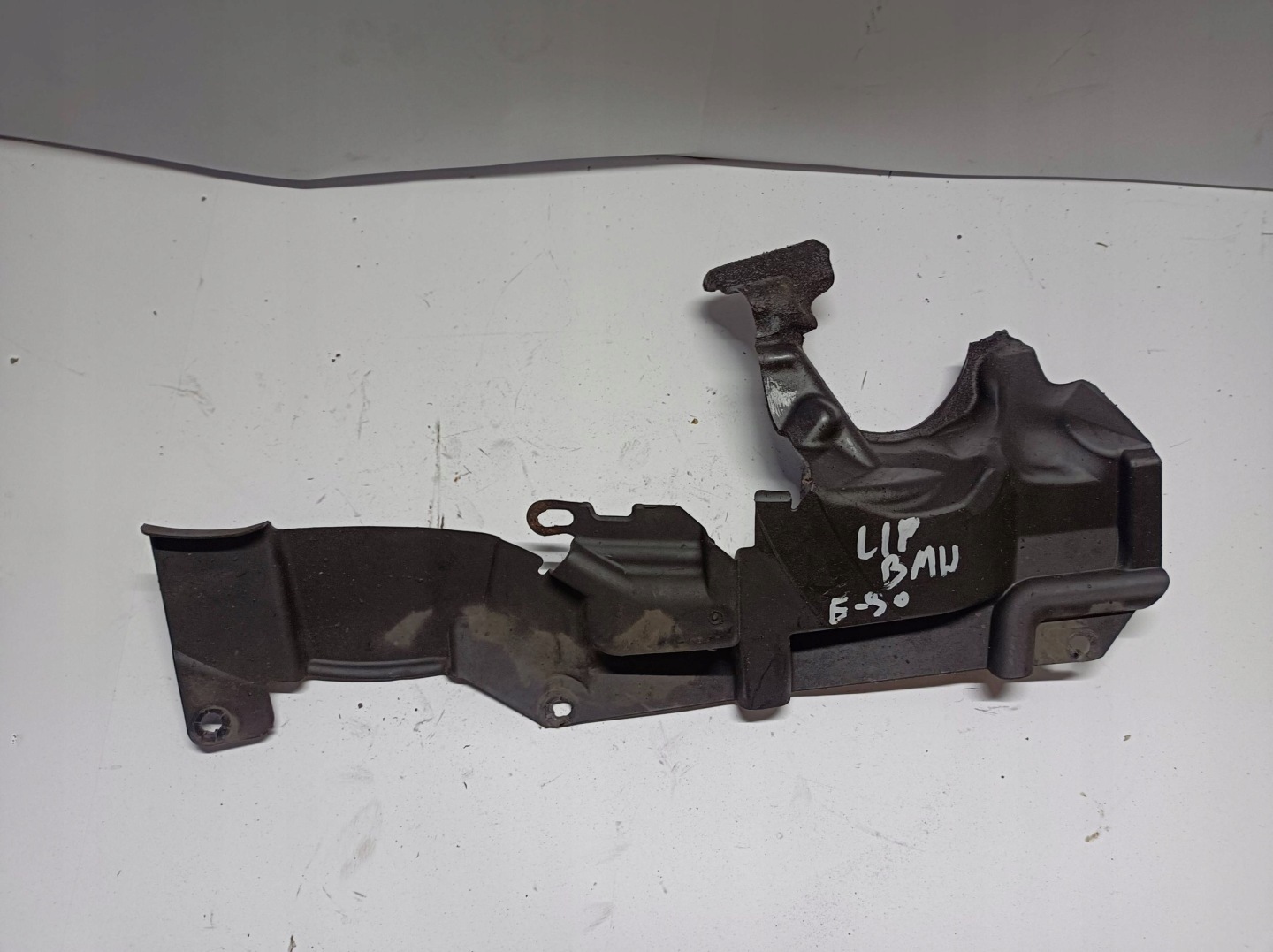 cover front left chassis BMW 3 E90 E91 7131711
