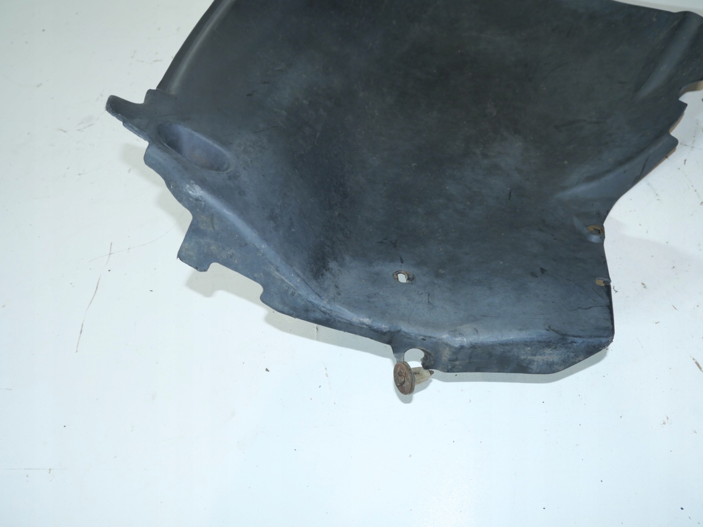 VW T5 podblatník pravé předek přední 7H0809962B