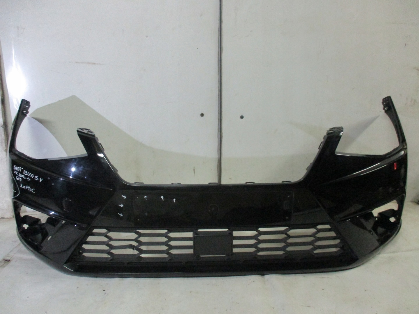 bumper front front Seat Ibiza 5 V FR 2017r- 6F0 2xPDC