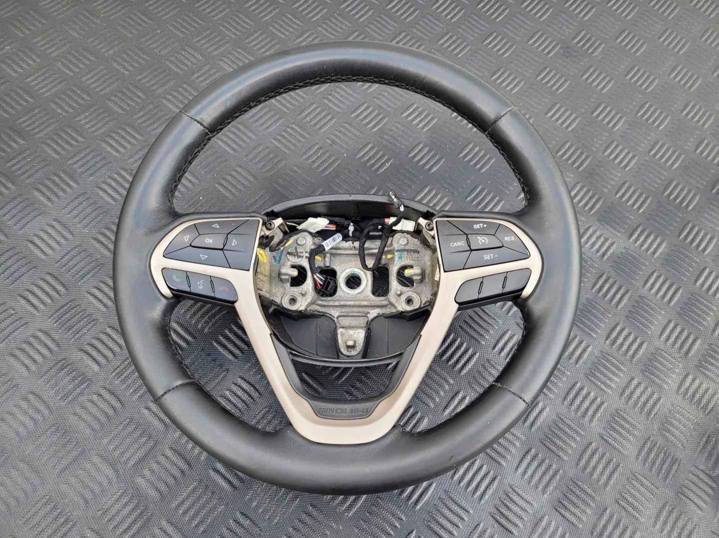lenkrad MULTIFUNKCJA schwarze JEEP CHEROKEE V KL