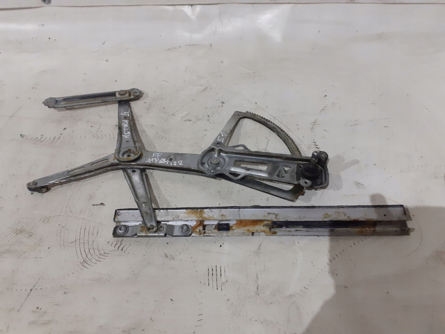 Opel Astra II G stahovačka okna pravý předek