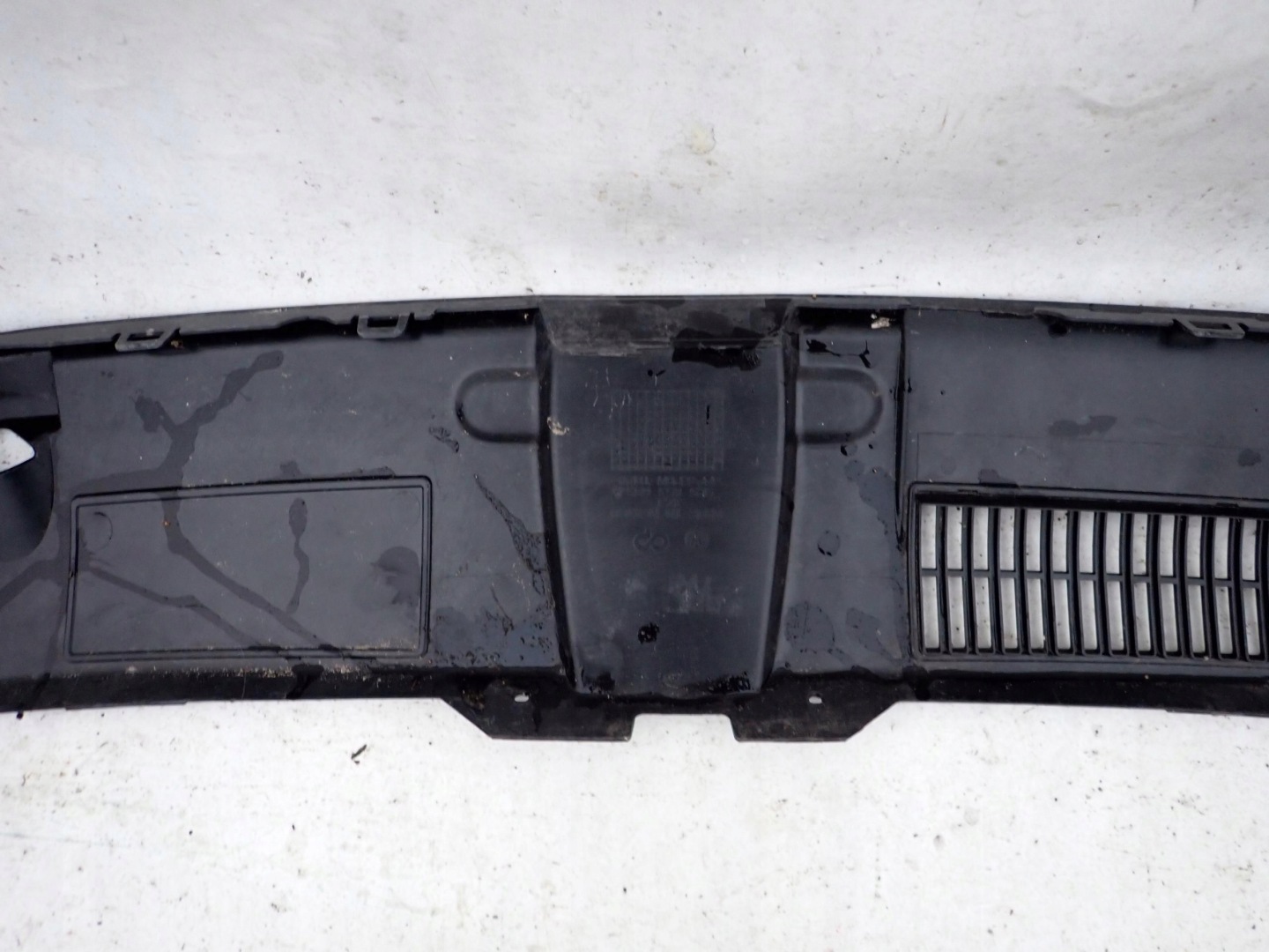 VW BEETLE 5C 11- příčka kryt GORA stěny
