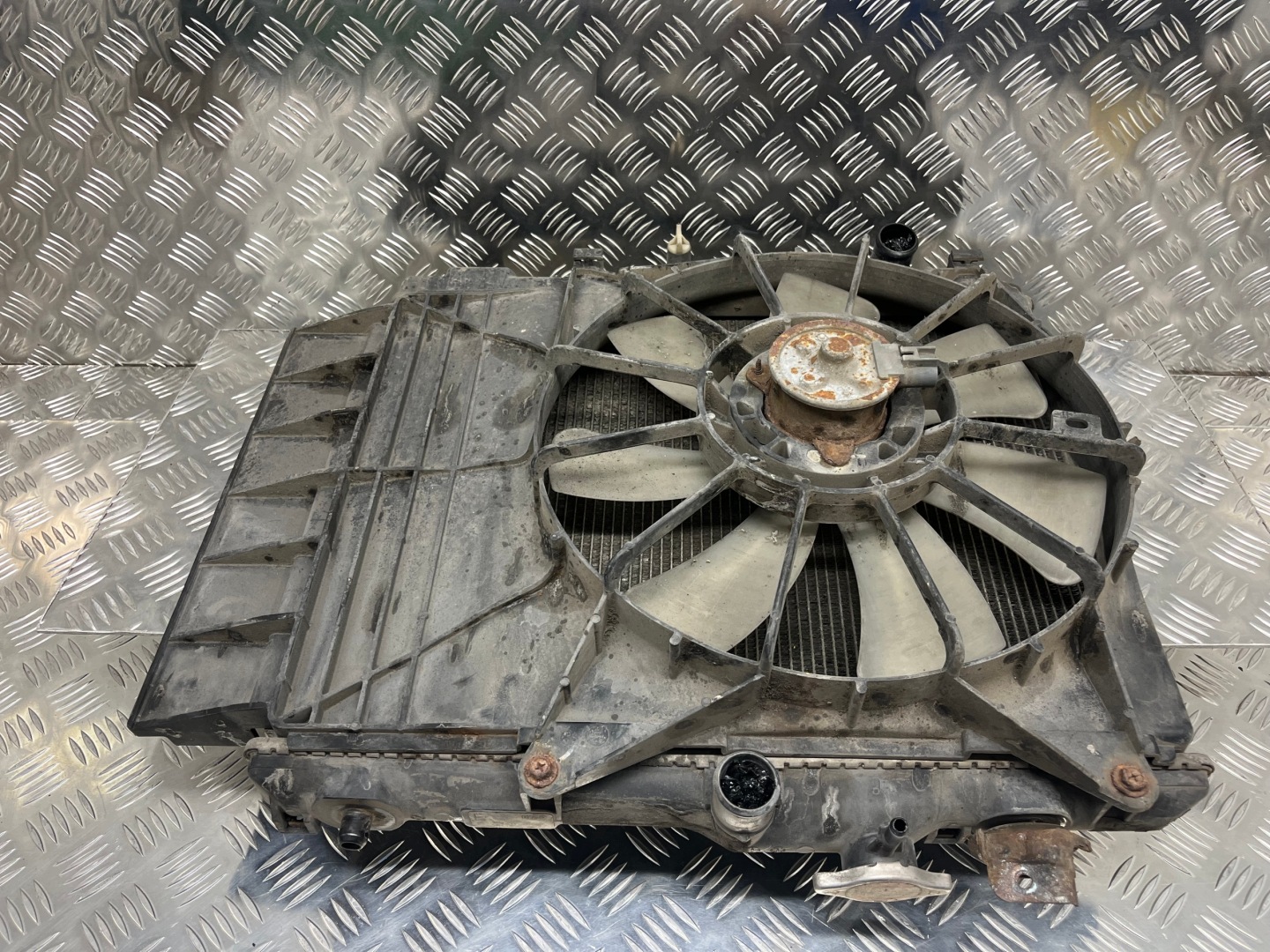 water cooler Z WENTYLATOREM SUZUKI SPLASH 1.2 B CZ222000-2390