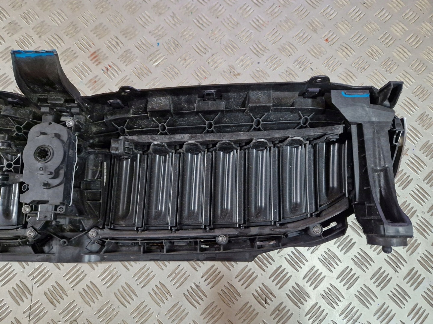 front PREKLADgrill blinds air line BMW 3 G20 G21 2018R->