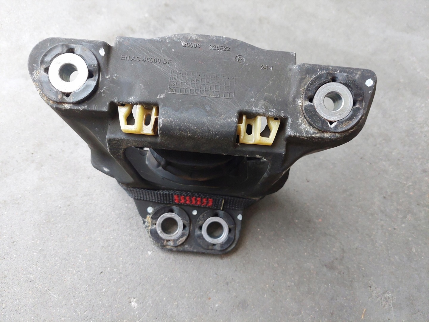 engine mount 31686887 VOLVO S60 III V60 II 2.0 D 3