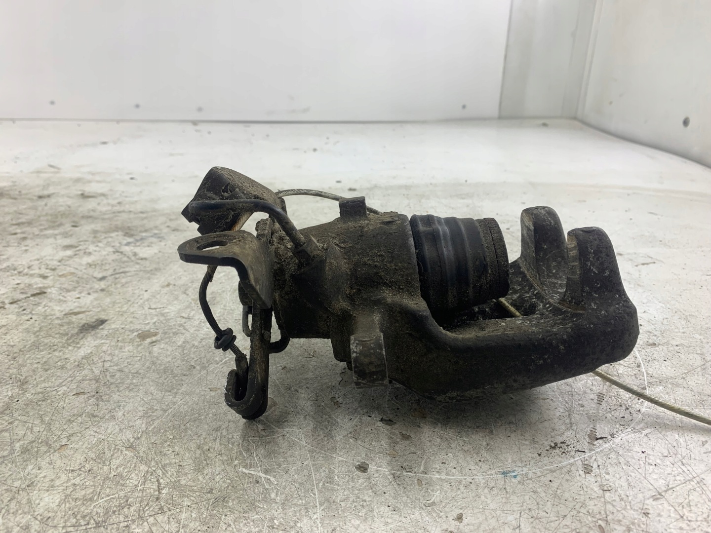 VW PHAETON and caliper brake right rear part