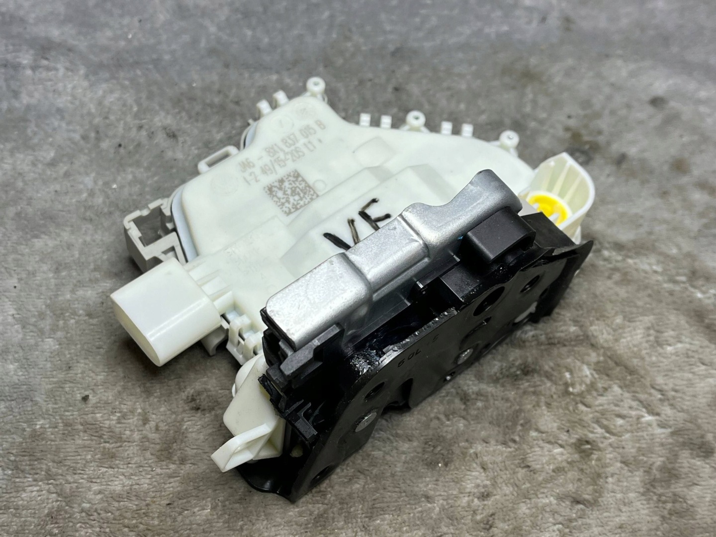 AUDI A5 LIFT 8W6 COUPE lock door left 8X1837015B !J