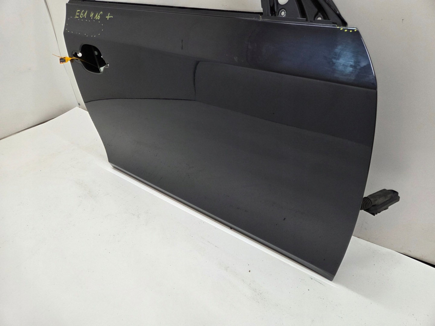 dveře pravý předek BMW E60 E61 CARBONSCHWARZ
