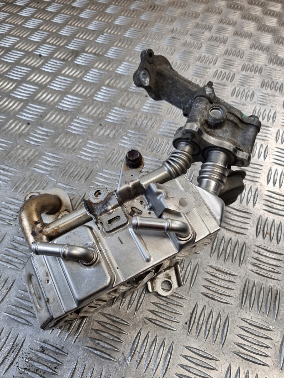 Abgaskuehler AGR TOYOTA AURIS II 25601-33071 1.4 D