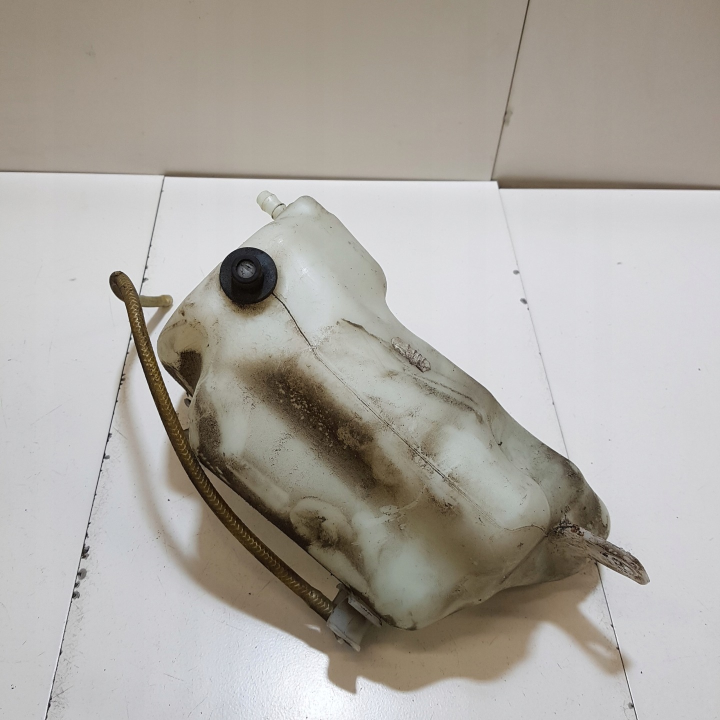 washer fluid tank MERCEDES-BENZ E-KLASA W211 2118602160