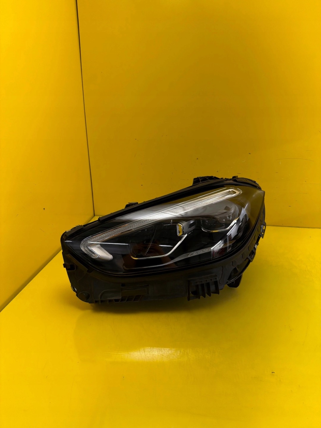 light left Mercedes C-Klasa W206 Full Led High Performance A2069068104