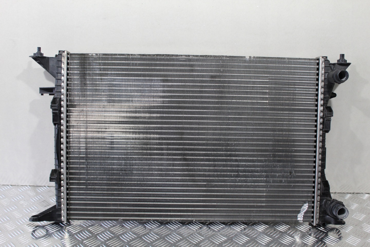 water cooler MANUAL AUDI Q5 8R0 2,0 TDI