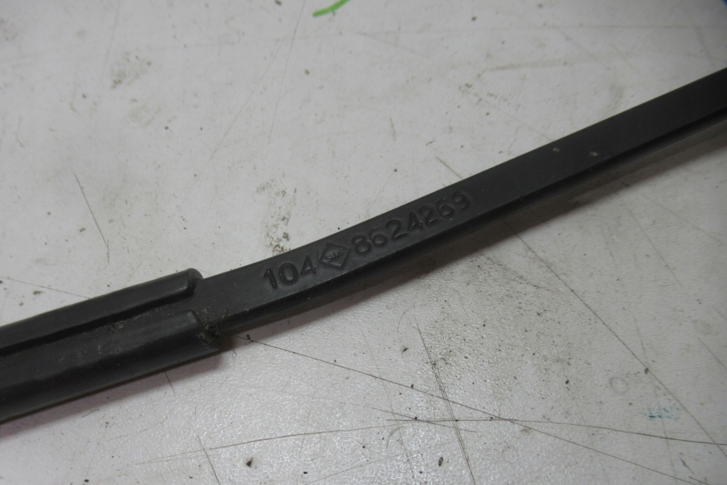 VOLVO S60 2.4 B 04R wiper arm right 8624269
