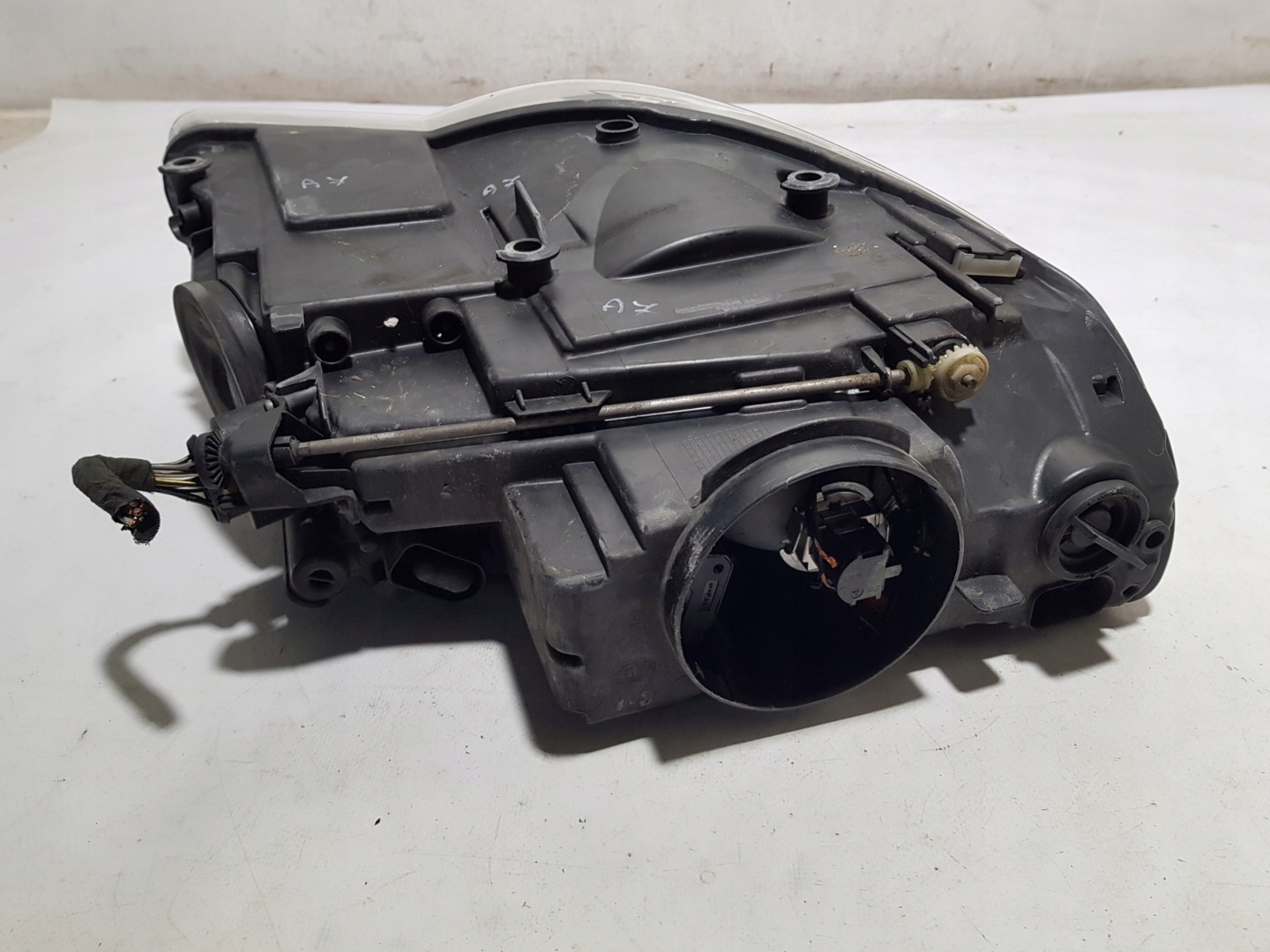 VW TOUAREG LIFT 7L light left front H7 UK